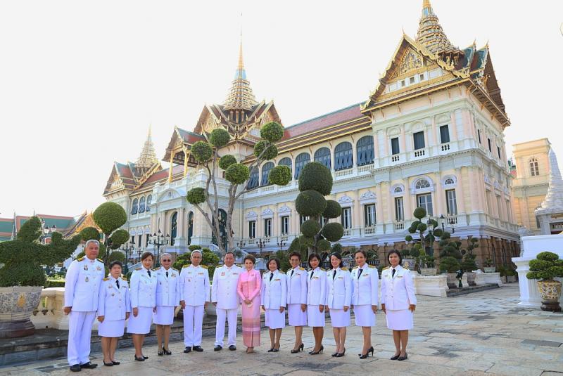 รมว.พม.พร้อมภริยา �