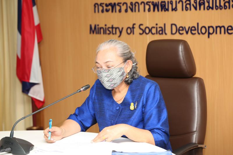 รองปลัด พม. เป็นปร�