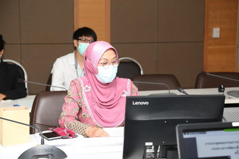 รองปลัด พม. เป็นปร�