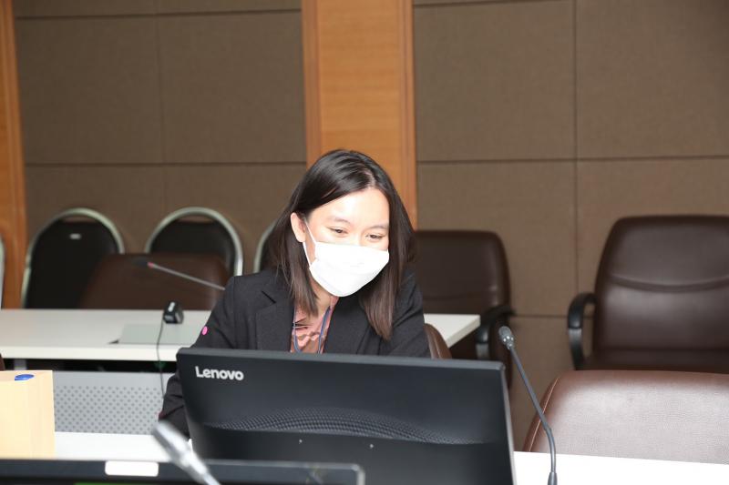 รองปลัด พม. เป็นปร�