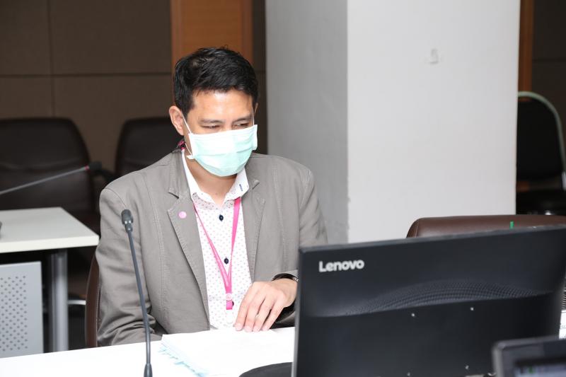 รองปลัด พม. เป็นปร�