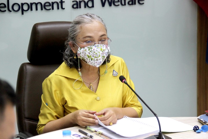 รองปลัด พม. เป็นปร�