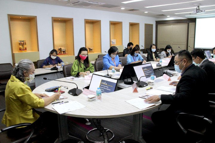 รองปลัด พม. เป็นปร�