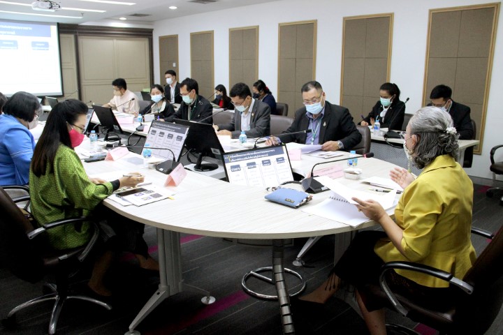 รองปลัด พม. เป็นปร�