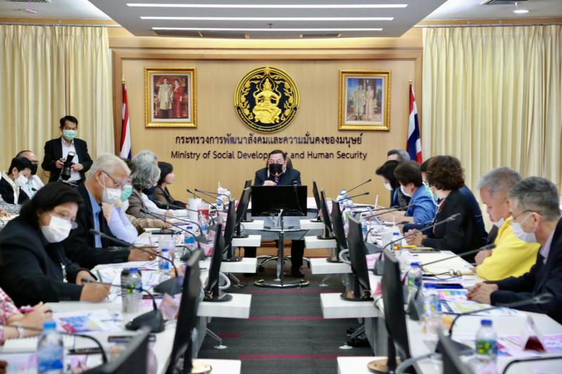 รมว.พม. เป็นประธาน�