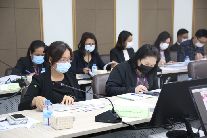 รองปลัด พม. เป็นปร�