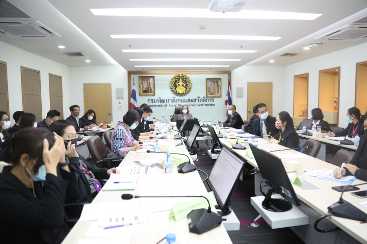 รองปลัด พม. เป็นปร�