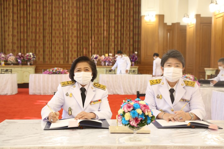 ปลัด พม. พร้อมด้วย�