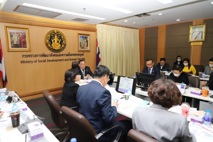 รมว.พม. เป็นประธาน�