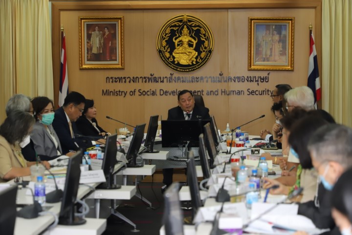 รมว.พม. เป็นประธาน�