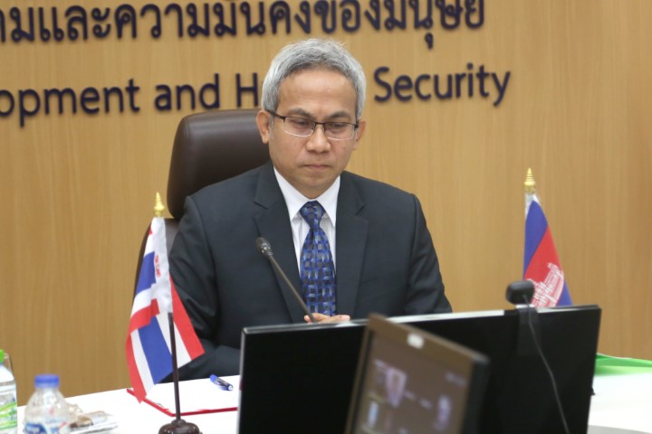 รองปลัด พม. เป็นปร�