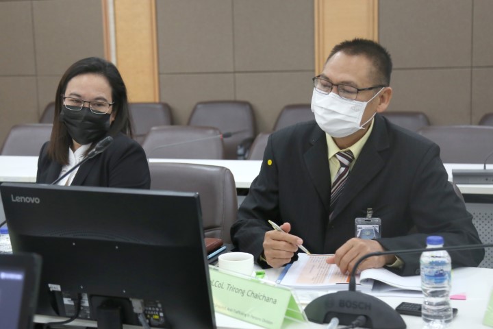 รองปลัด พม. เป็นปร�