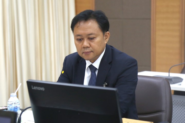 รองปลัด พม. เป็นปร�