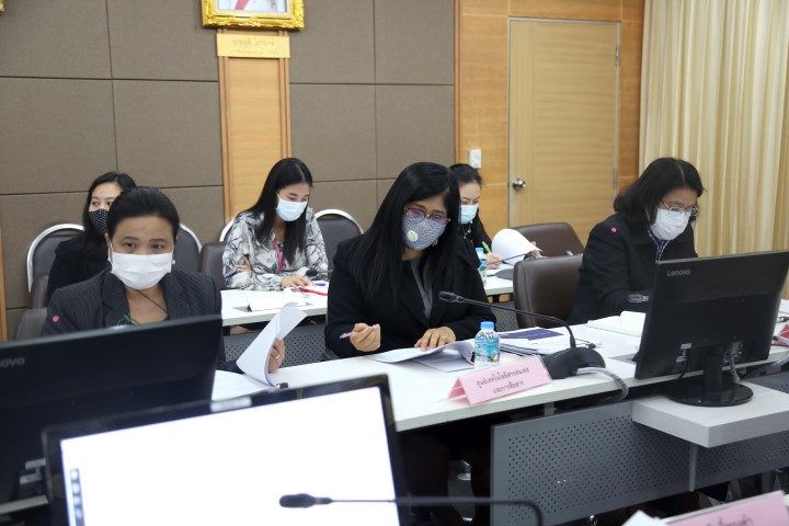รองปลัด พม. เป็นปร�