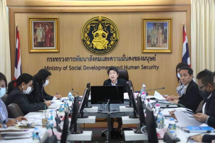 รองปลัด พม. เป็นปร�