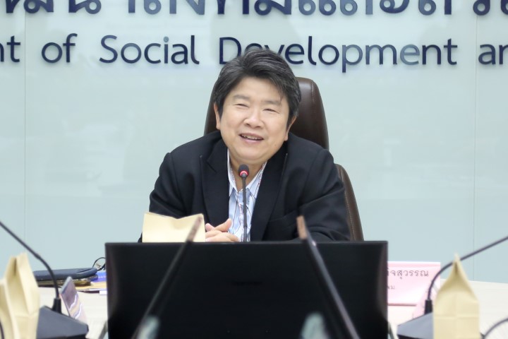 รองปลัด พม. เป็นปร�