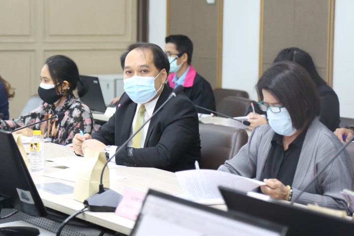 รองปลัด พม. เป็นปร�