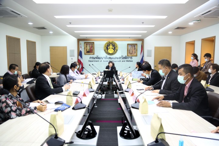 รองปลัด พม. เป็นปร�