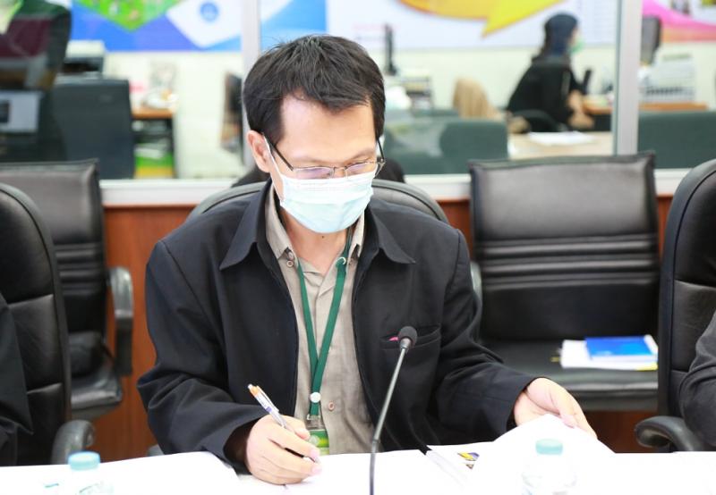 รองปลัด พม. เป็นปร�
