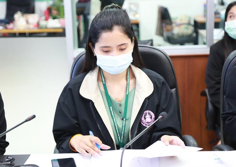 รองปลัด พม. เป็นปร�