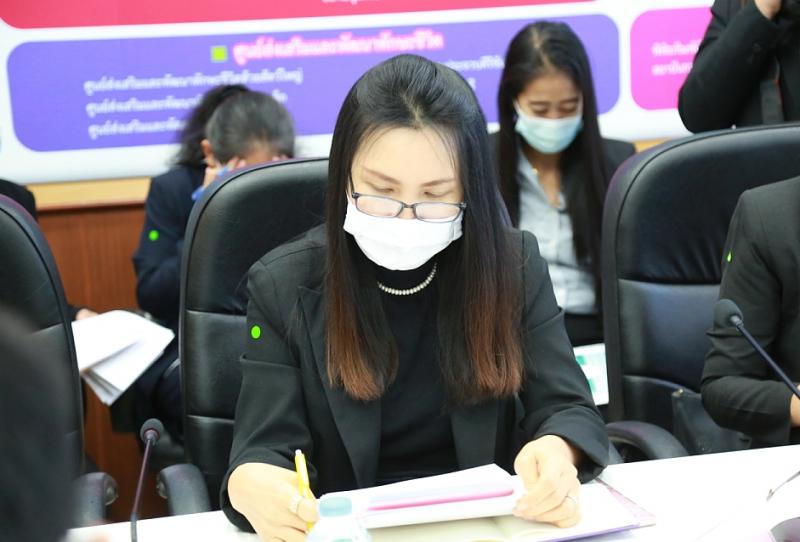 รองปลัด พม. เป็นปร�