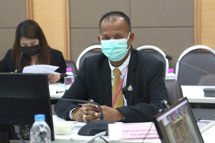 รองปลัด พม. เป็นปร�