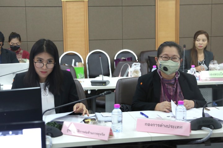 รองปลัด พม. เป็นปร�