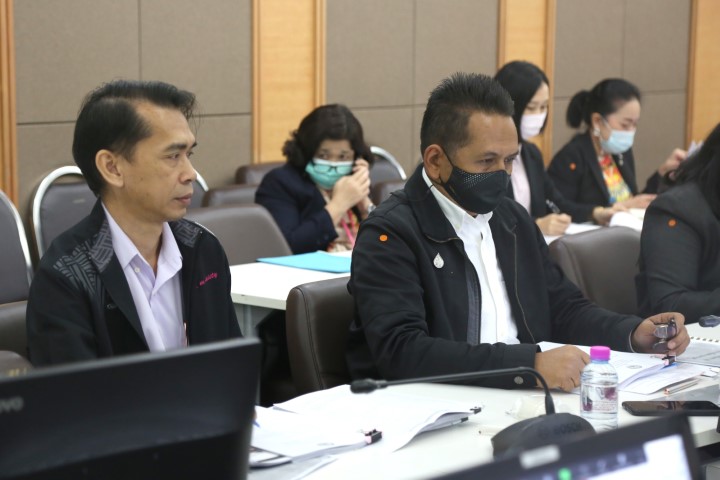 รองปลัด พม. เป็นปร�