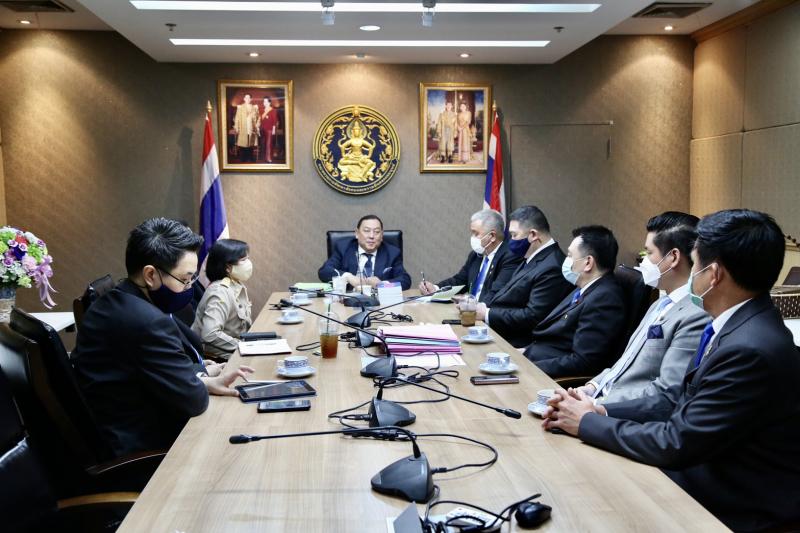 รมว.พม. ให้ผู้ว่าก�
