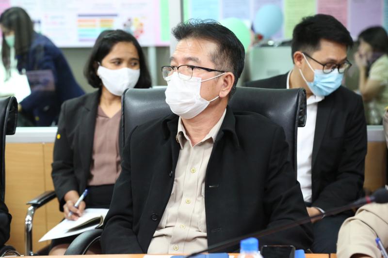 รองปลัด พม. เป็นปร�