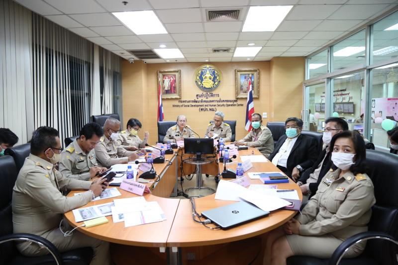 รองปลัด พม. เป็นปร�
