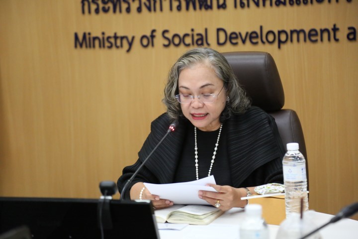 รองปลัด พม. เป็นปร�