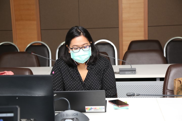 รองปลัด พม. เป็นปร�