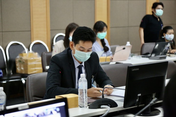 รองปลัด พม. เป็นปร�