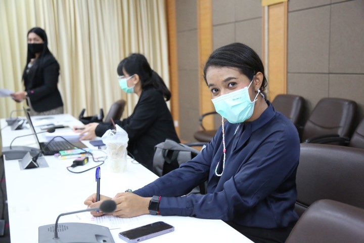 รองปลัด พม. เป็นปร�