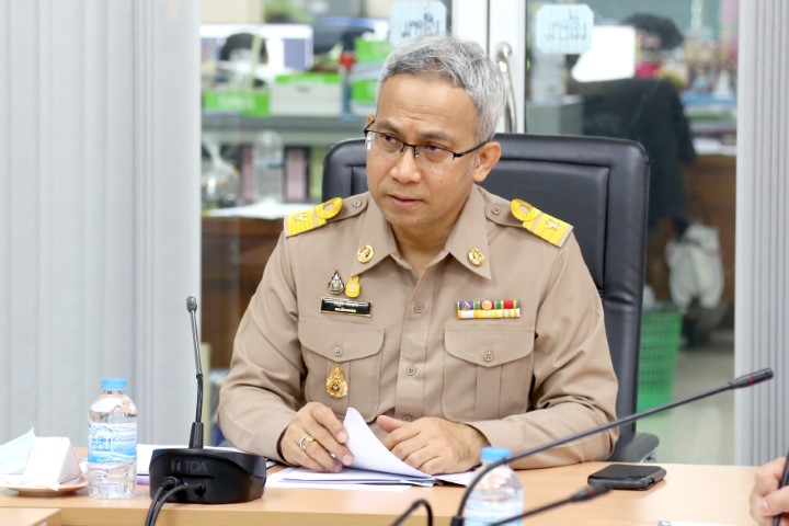 รองปลัด พม. เป็นปร�