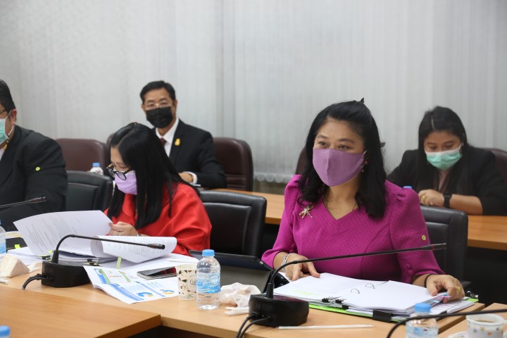 รองปลัด พม. เป็นปร�