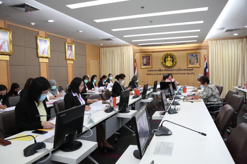 ปลัด พม. เป็นประธา�