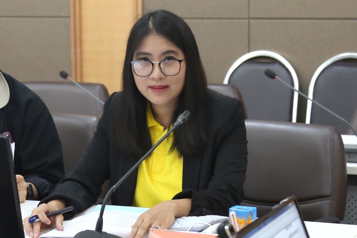 รองปลัด พม. เป็นปร�