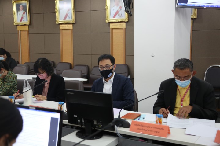 รองปลัด พม. เป็นปร�