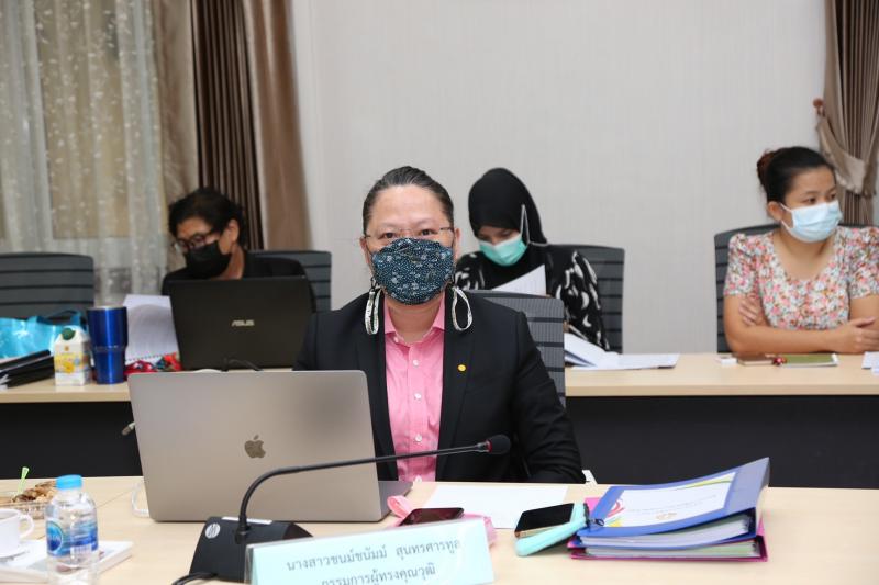 รองปลัด พม. เป็นปร�