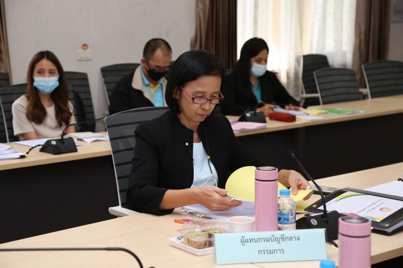 รองปลัด พม. เป็นปร�