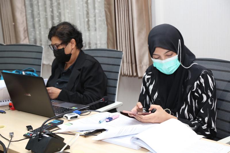 รองปลัด พม. เป็นปร�