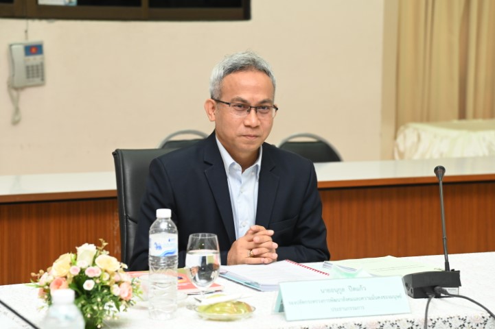 รองปลัด พม. เป็นปร�
