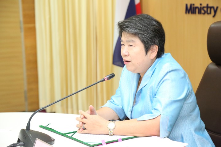 รองปลัด พม. เป็นปร�