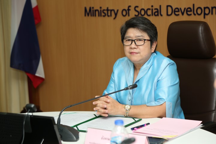 รองปลัด พม. เป็นปร�