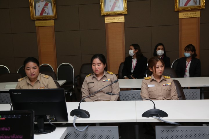 รองปลัด พม. เป็นปร�
