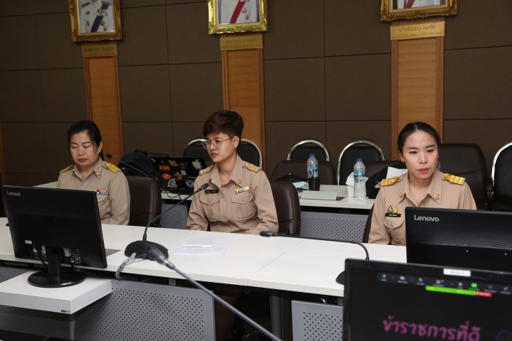 รองปลัด พม. เป็นปร�