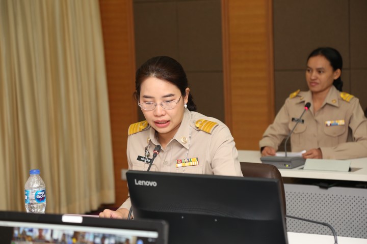 รองปลัด พม. เป็นปร�