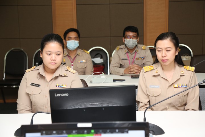 รองปลัด พม. เป็นปร�